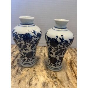 Pair Vintage Chinoiserie  Blue & White Porcelain Single Flower Vases 4" Antique